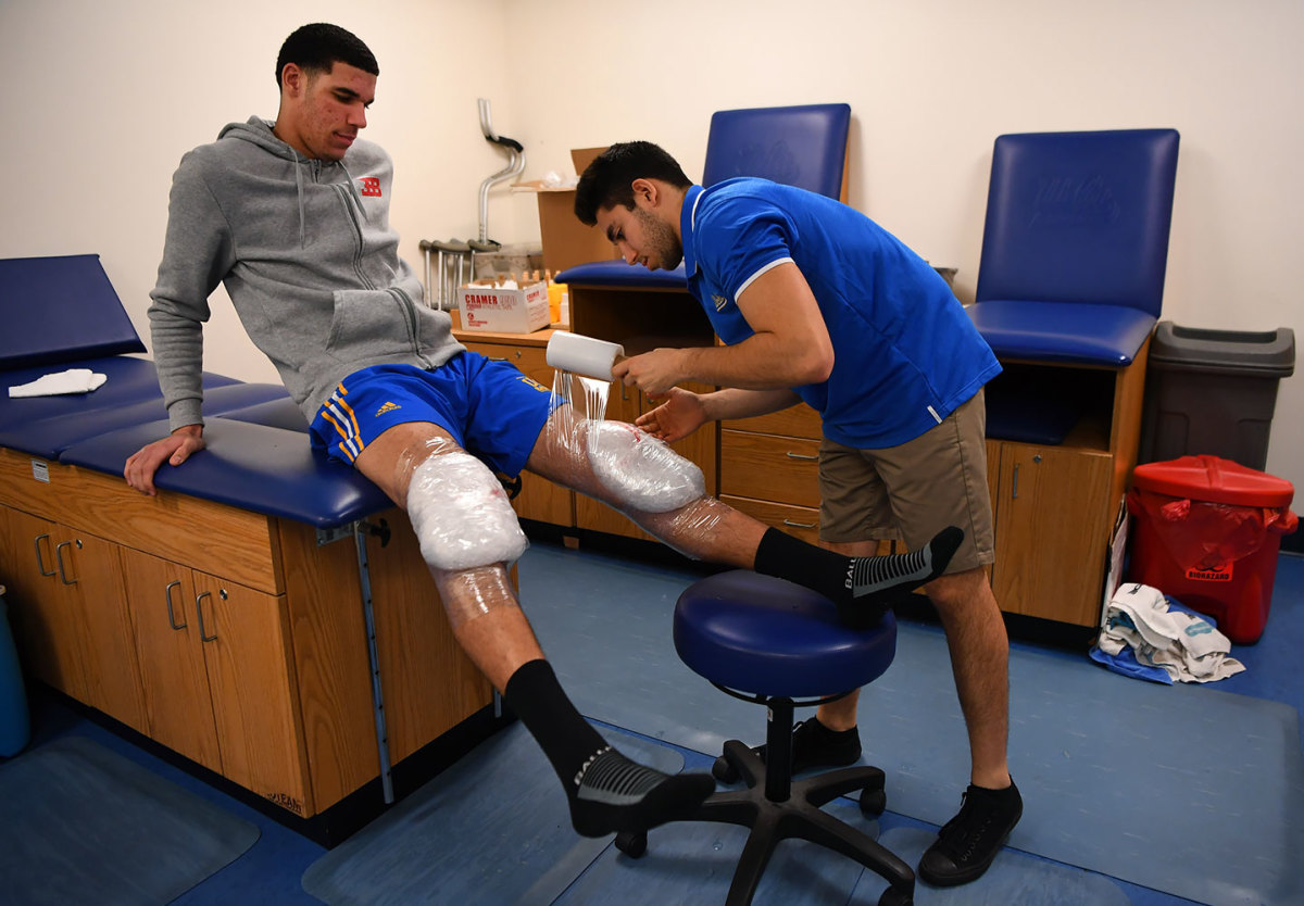 2017-UCLA-Mens-basketball-behind-the-scenes-SI684_TK1_02637.jpg